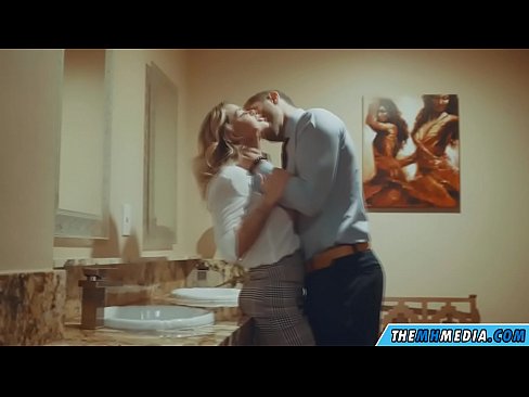 ❤️ Ko vas prsata blondinka zapelje na javnem stranišču ❤️❌ Kvalitetni seks pri nas ❌️